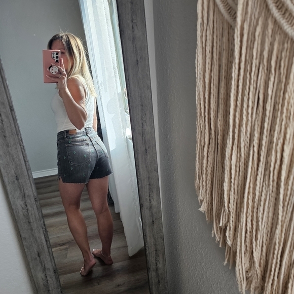 Judy Blue High Rise Embroidered Cactus Black Wash Denim Shorts Small NWT - Picture 8 of 9